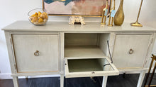 Load image into Gallery viewer, Minty Gold Molly Buffet
